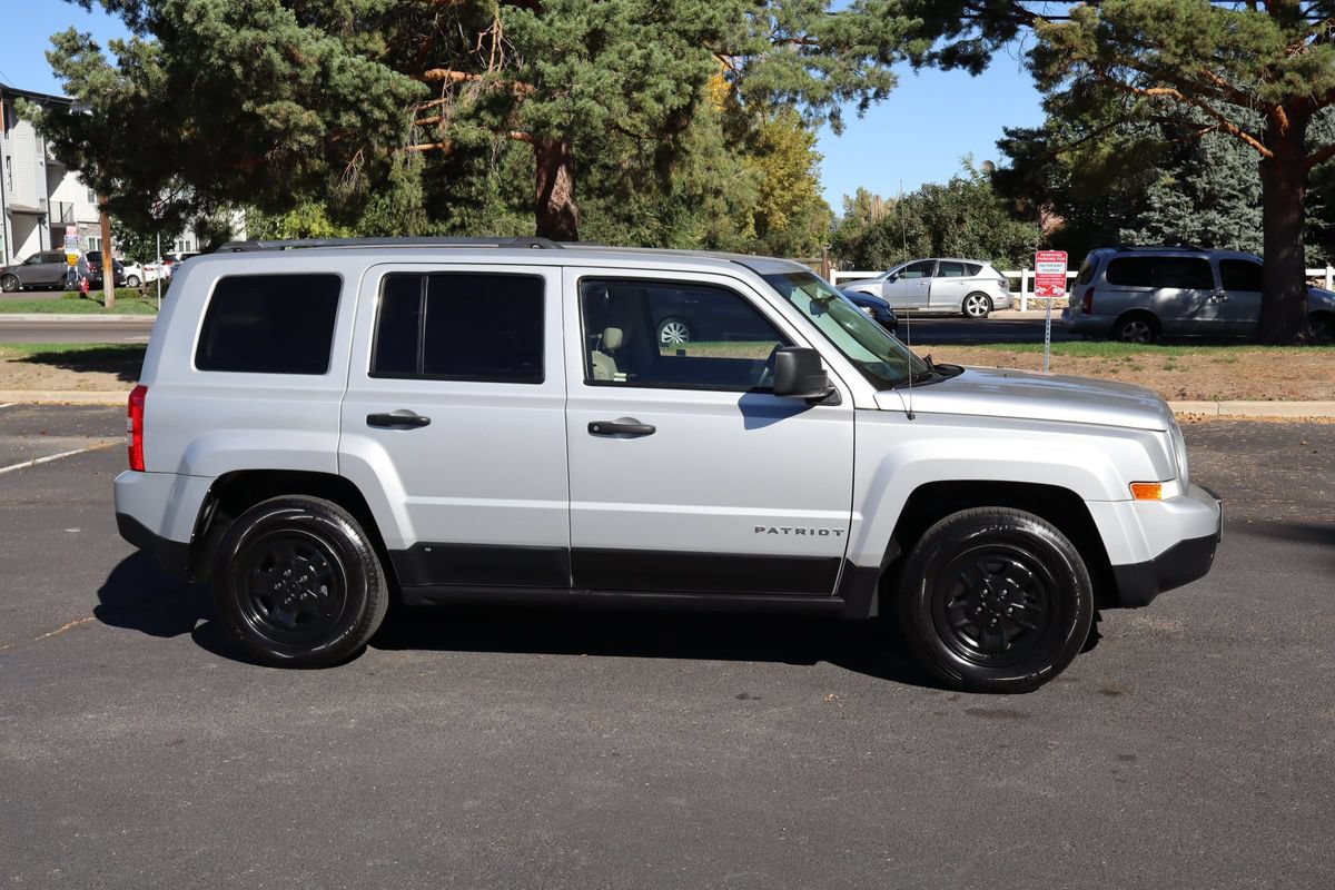 Used 2014 Jeep Patriot Sport FWD image 3