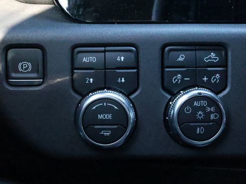 Used 2024 GMC Sierra 1500 SLT w/ X31 Off-Road Package image 23