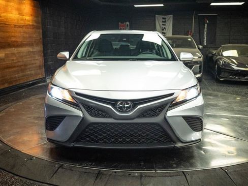 Used 2020 Toyota Camry SE w/ Carpet Mat Package FWD image 4