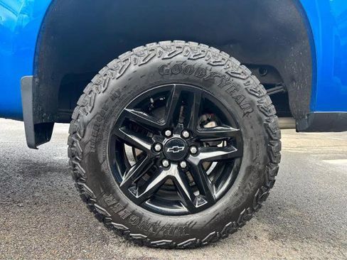 Used 2023 Chevrolet Silverado 1500 Custom Trail Boss w/ LPO, Dark Essentials Package AWD/4WD image 7