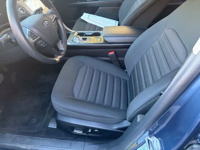 Used 2018 Ford Fusion SE w/ Fusion SE Technology Package FWD image 9