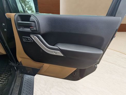 Used 2013 Jeep Wrangler Unlimited Sahara w/ Connectivity Group image 59