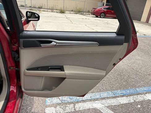 Used 2020 Ford Fusion SE FWD image 15