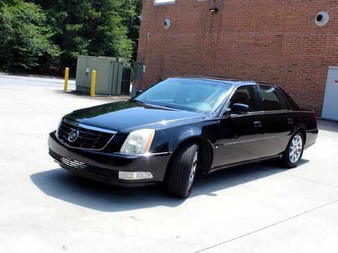 Used 2006 Cadillac DTS Performance image 2
