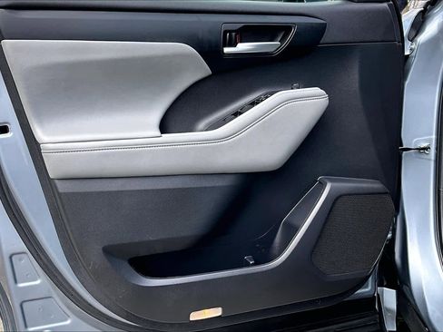 Used 2023 Toyota Highlander XLE image 21