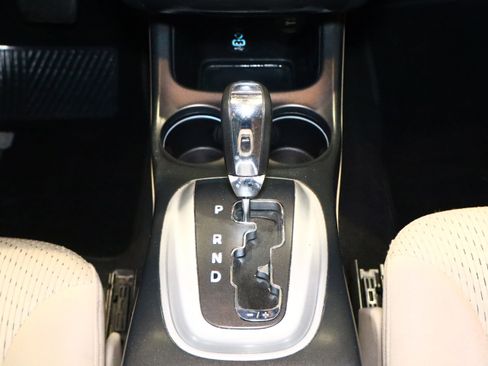 Used 2019 Dodge Journey SE image 28