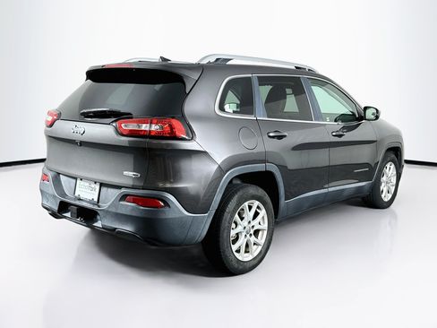 Used 2018 Jeep Cherokee Latitude Plus w/ Trailer Tow Group FWD image 9