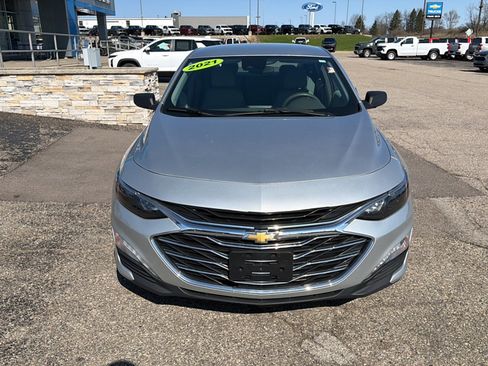Used 2021 Chevrolet Malibu LT FWD image 2