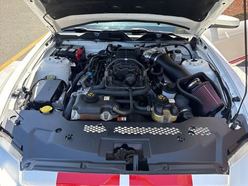 Used 2010 Ford Mustang Shelby GT500 RWD image 32
