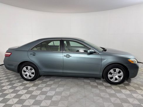 Used 2009 Toyota Camry LE image 4