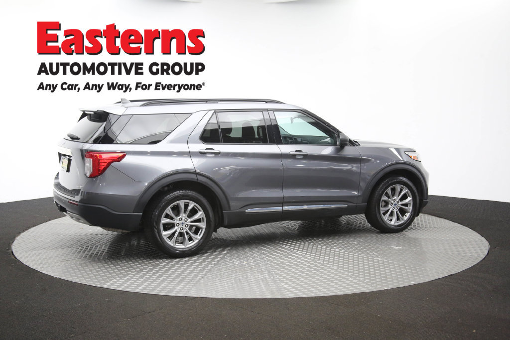 Used 2022 Ford Explorer XLT w/ Equipment Group 202A AWD/4WD image 47