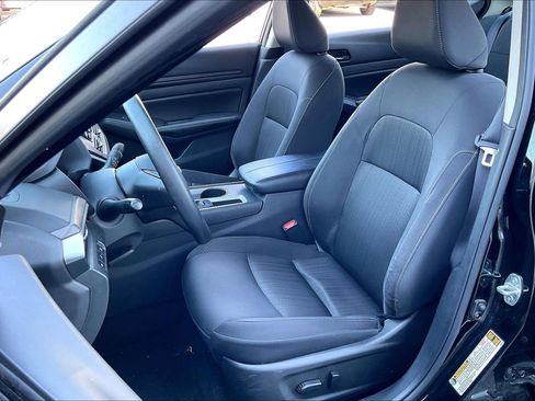 Used 2025 Nissan Altima 2.5 SV FWD image 23