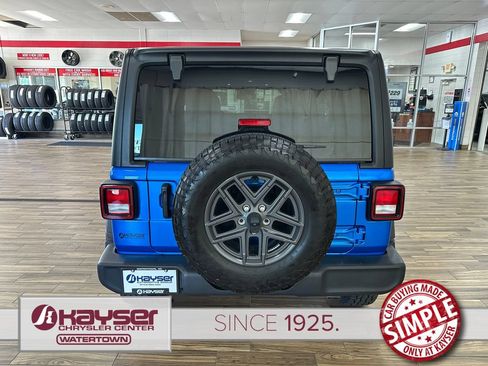 Used 2024 Jeep Wrangler Unlimited Sport AWD/4WD image 4