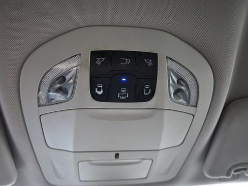 Used 2019 Chrysler Pacifica Touring-L FWD image 36