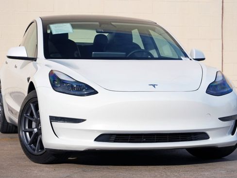 Used 2021 Tesla Model 3 Standard Range Plus RWD image 2