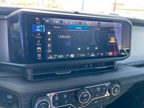 Used 2025 Jeep Wrangler Unlimited Sahara AWD/4WD image 23