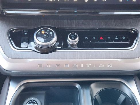 New 2026 Ford Expedition Platinum image 14