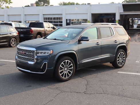 Used 2020 GMC Acadia Denali w/ Technology Package FWD image 16