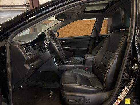 Used 2017 Toyota Camry XLE w/ Moonroof Package image 15