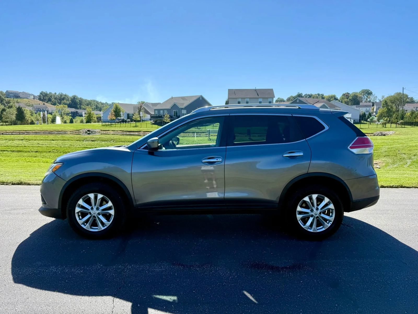 Used 2016 Nissan Rogue SV AWD/4WD image 8