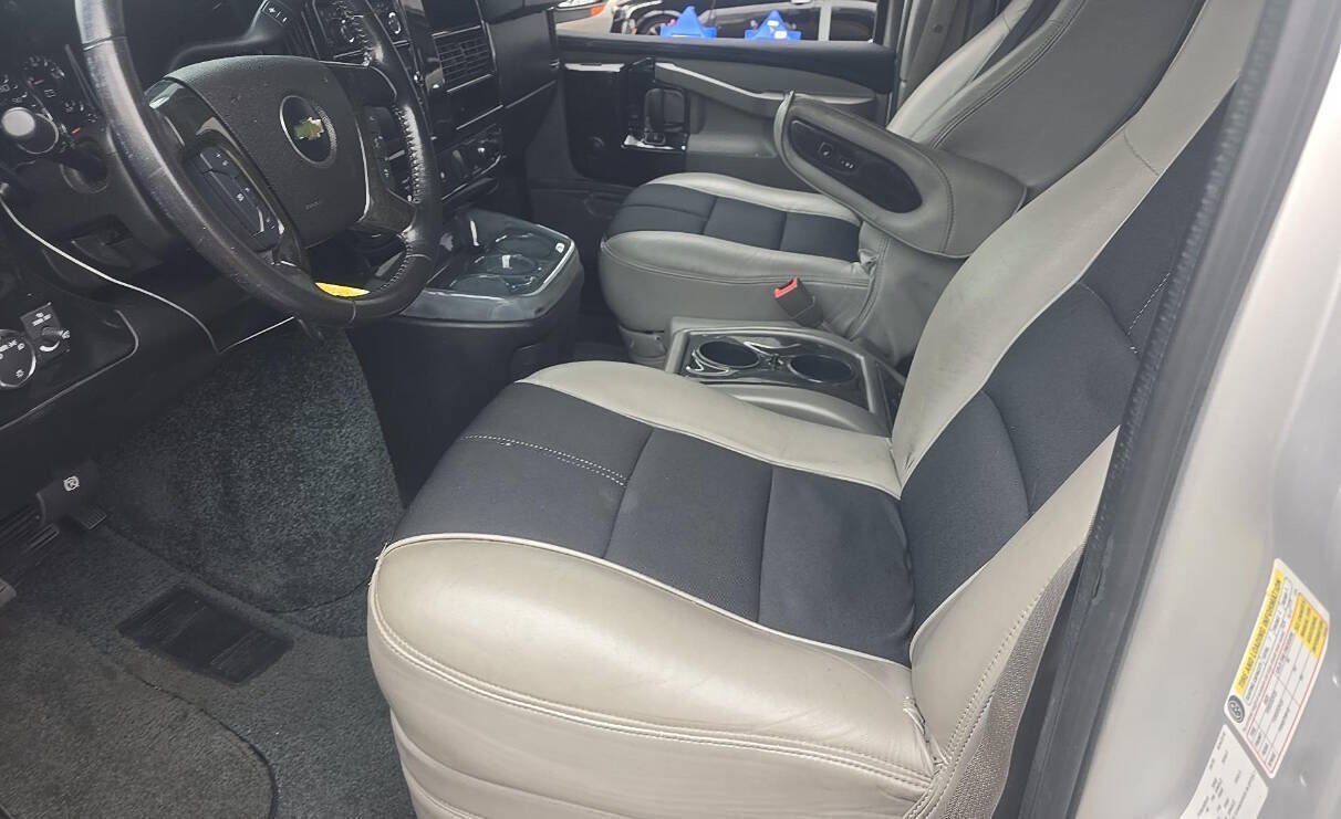 Used 2016 Chevrolet Express 2500 RWD image 13