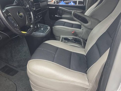 Used 2016 Chevrolet Express 2500 RWD image 13