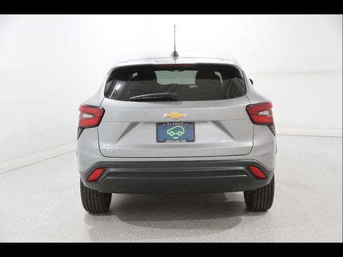 Certified 2024 Chevrolet Trax LS w/ Driver Confidence Package FWD image 19