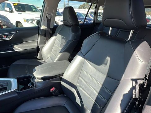 Used 2020 Toyota RAV4 XLE Premium image 15