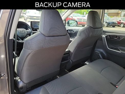 Used 2021 Toyota RAV4 LE AWD/4WD image 12