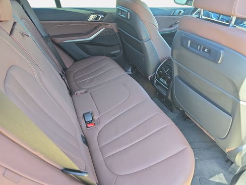 Used 2022 BMW X5 xDrive40i w/ M Sport Package AWD/4WD image 11