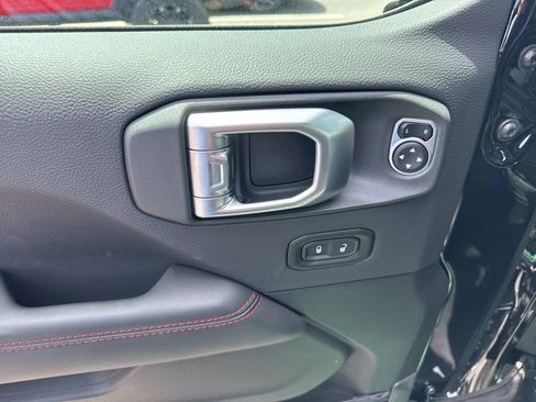 New 2026 Jeep Gladiator Rubicon w/ Steel Power Dome Hood Package AWD/4WD image 8