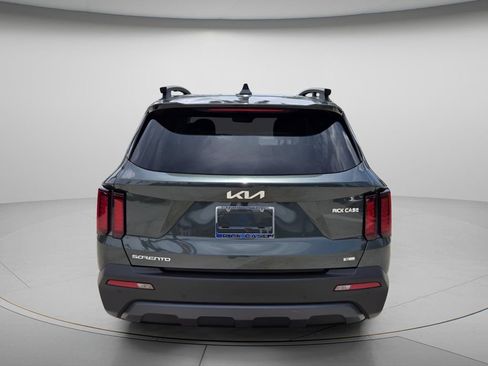 Used 2023 Kia Sorento S w/ Panoramic Sunroof Package AWD/4WD image 6
