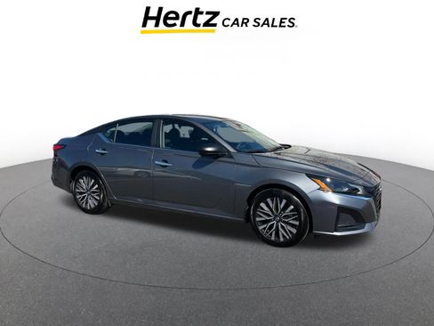 Used 2025 Nissan Altima 2.5 SV FWD image 1