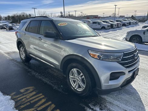Used 2022 Ford Explorer XLT image 17