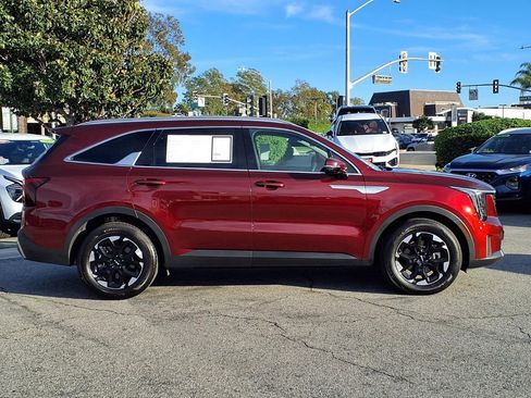 Certified 2025 Kia Sorento S image 6