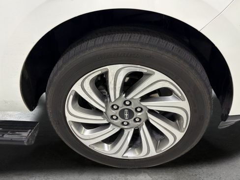 Used 2024 Lincoln Navigator Premiere AWD/4WD image 25