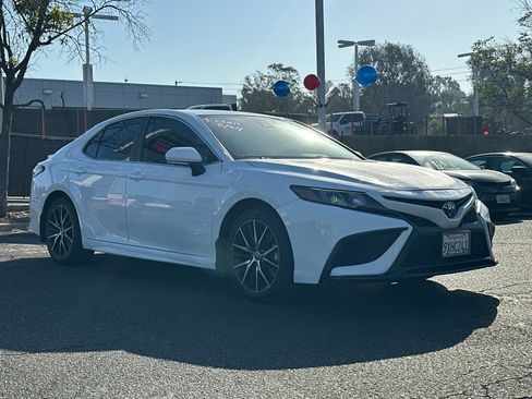 Used 2024 Toyota Camry SE FWD image 2