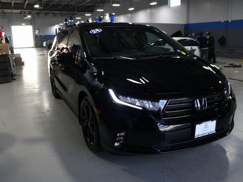 Certified 2024 Honda Odyssey Sport image 4