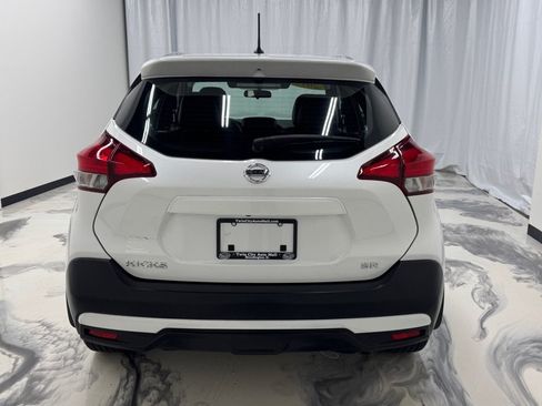 Used 2019 Nissan Kicks SR w/ SR Premium Package FWD image 7