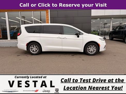 New 2026 Chrysler Pacifica Select image 4