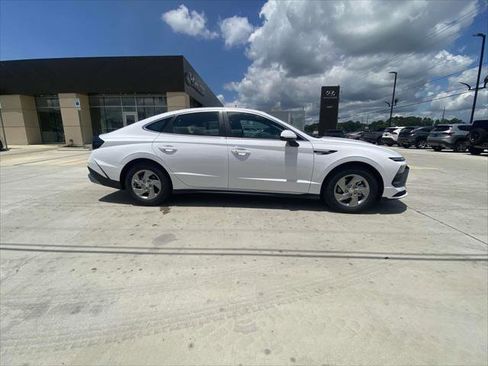 New 2025 Hyundai Sonata SE FWD image 2