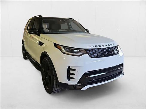 New 2025 Land Rover Discovery Dynamic SE image 3