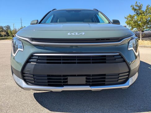 New 2026 Kia Niro EX image 3
