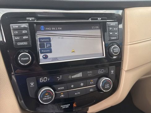 Used 2017 Nissan Rogue SV w/ SV Premium Package FWD image 9