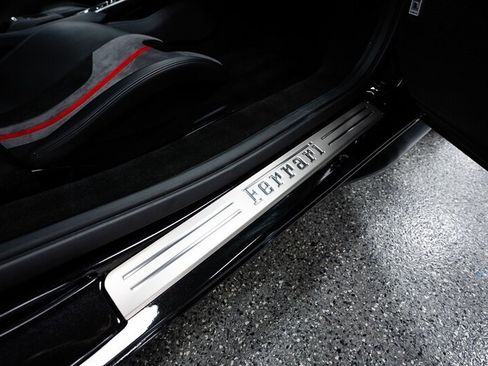 Used 2021 Ferrari F8 Tributo image 6