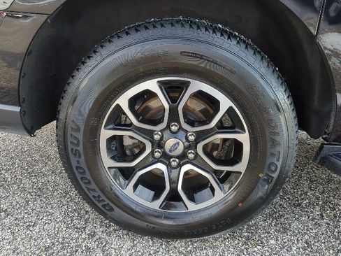 Used 2024 Ford Expedition Max XLT image 11