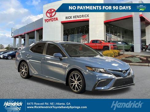Used 2023 Toyota Camry SE w/ Cold Weather Package image 1
