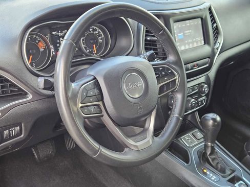 Used 2020 Jeep Cherokee Latitude Plus FWD image 2