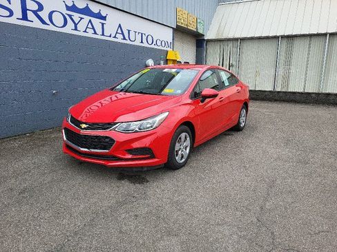 Used 2018 Chevrolet Cruze LS image 2