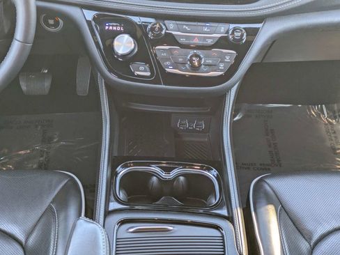 Used 2025 Chrysler Pacifica Limited FWD image 19